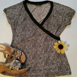 THE LIMITED FAUX WRAP PRINT TOP-EUC-SZ L